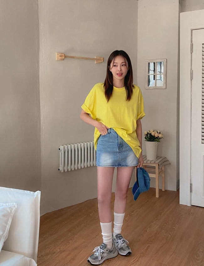  Dù bạn thích sơ vin gọn gàng, mặc kiểu phóng khoáng bằng cách buông vạt áo hay thật sexy với kiểu mặc “giấu quần”. 
