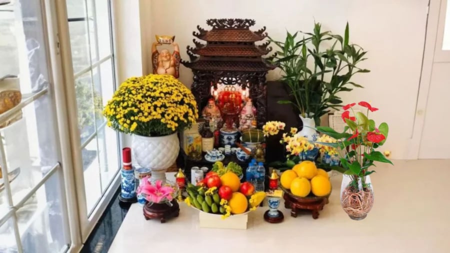 Ban thờ thần tài để giáp mặt đất
