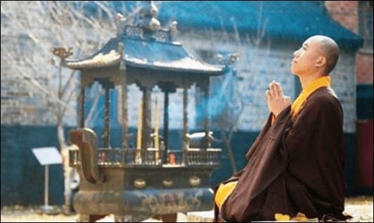 Nếu hôm nay ăn chơi xa hoa không lo tiết kiệm thù dù nhiều đến mấy cũng sẽ cạn.  (ảnh minh họa)