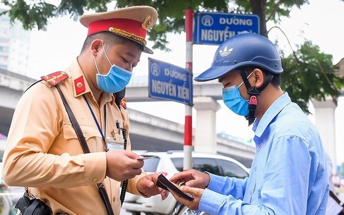 Những tình huống CSGT được quyền dừng xe người dân kiểm tra giấy tờ