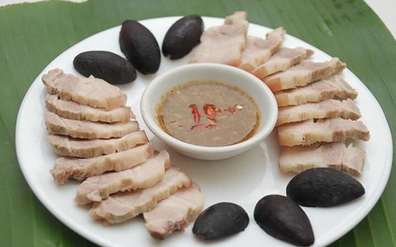 Luộc thịt mềm và thơm ngon    