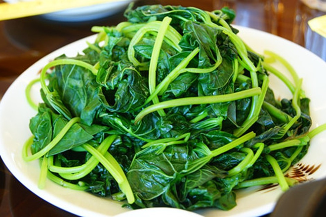 Mẹo luộc rau xanh mướt