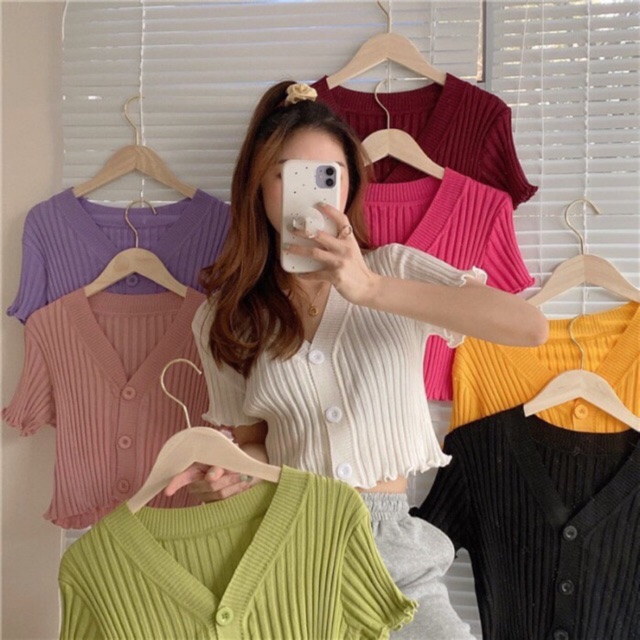 Áo dệt kim được yêu thích trong thời gian gần đây. 
