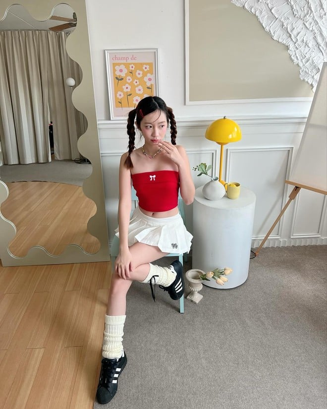 Sự kết hợp của bộ đôi xinh yêu này giúp nàng dễ dàng thu hút mọi ánh nhìn khi lên đồ ra phố.