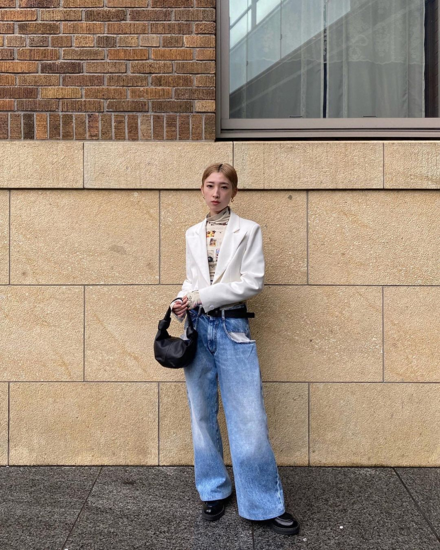 Blazer dáng crop mix cùng áo bralette hoặc áo hai dây bên trong sẽ giúp Shbet999 com đăng nhập thêm phần quyến rũ mà vẫn giữ được vẻ ngoài thời thượng.