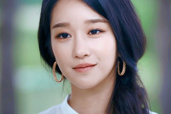 Mũi cao, thẳng, đầy đặn    