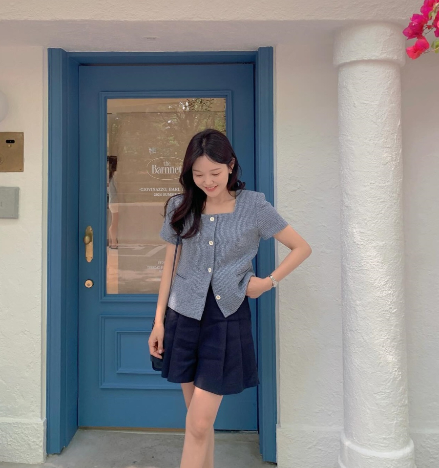 Quần short có đường ly đang là món thời trang rất thịnh hành tạo điểm thanh lịch cho tổng thể Shbet999 com đăng nhập. 