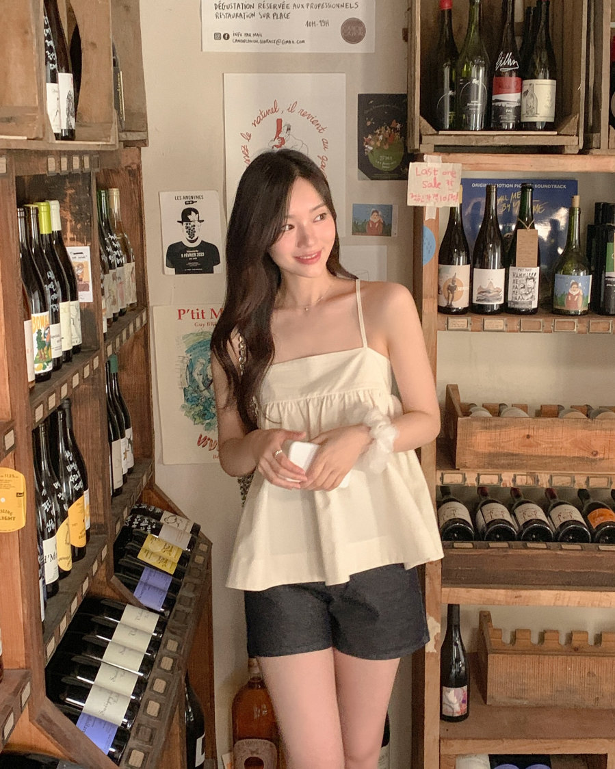 Quần short màu đen mix ăn ý với mọi kiểu áo có sẵn trong tủ đồ để tạo nên các set Shbet999 com đăng nhập hài hòa, đẹp mắt.