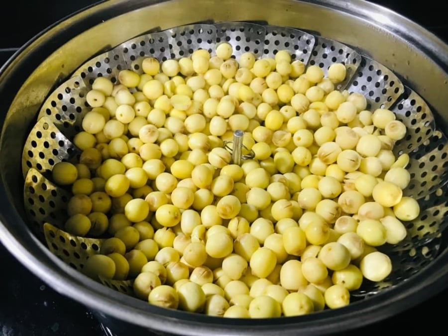 Sơ chế hạt sen tươi