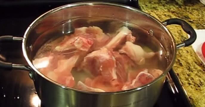 Cách hầm canh xương trong veo