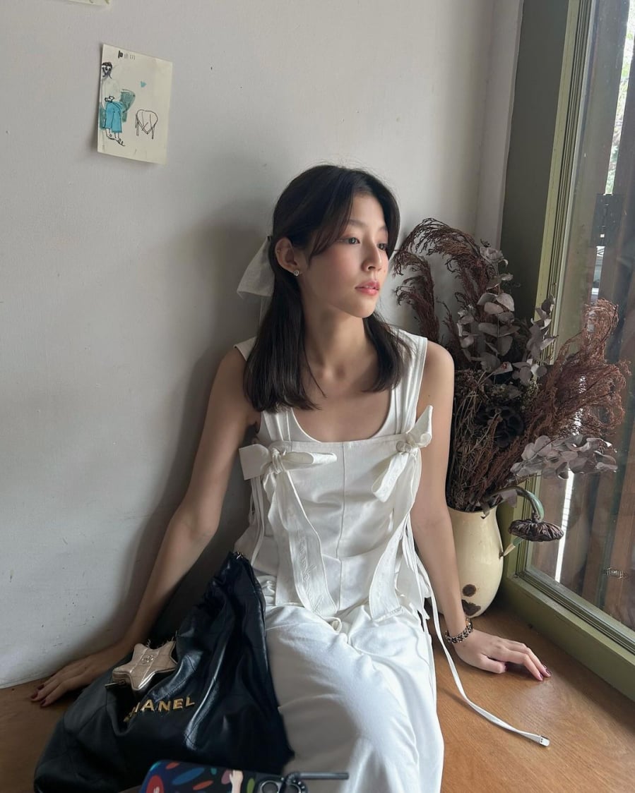Một trong những điểm nhấn nổi bật của mùa này là việc thắt nơ được ứng dụng đa dạng trên nhiều loại Shbet999 com đăng nhập và phụ kiện.