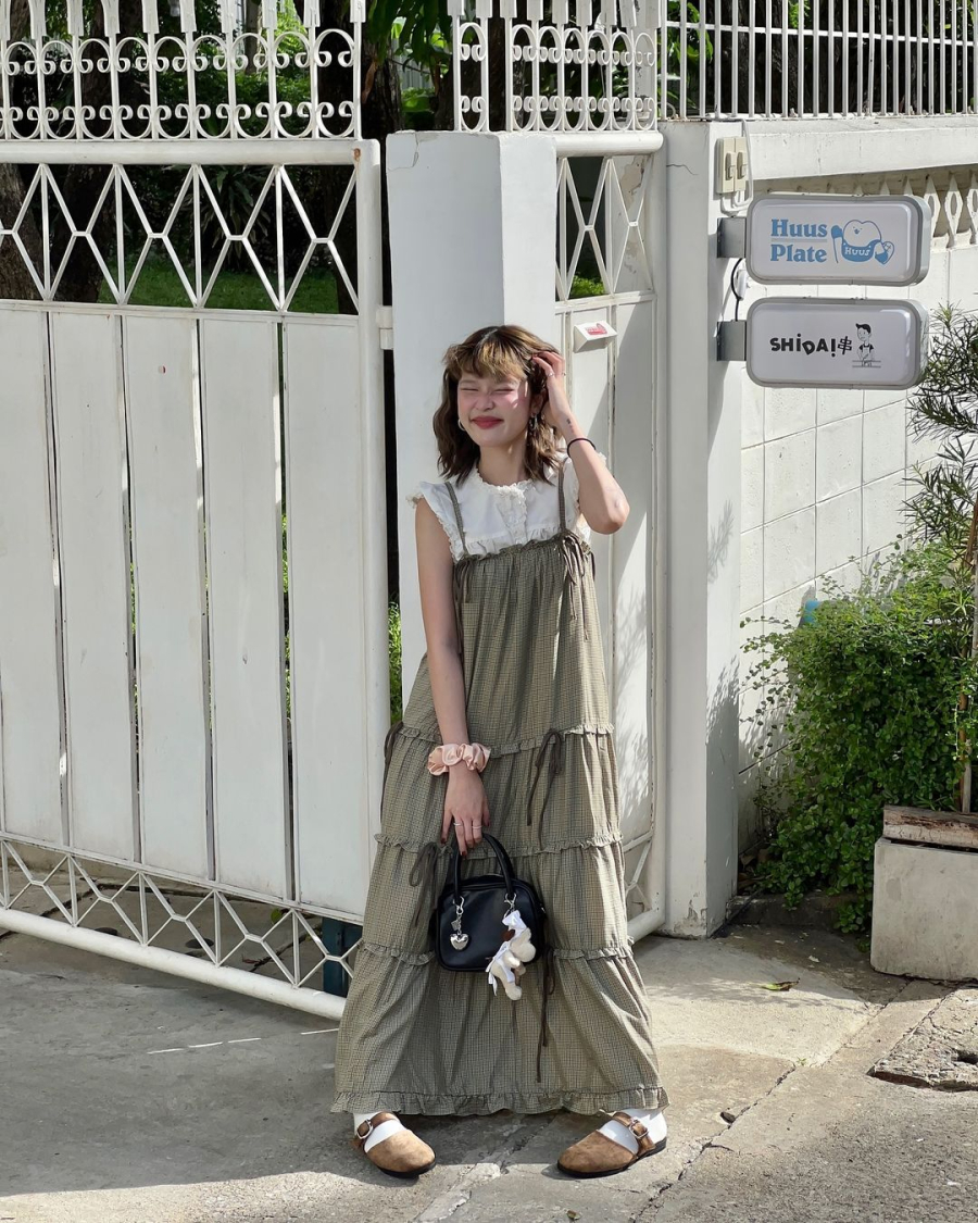 Những cô gái tóc ngắn trông thật ngọt ngào với váy xòe bồng nữ tính.