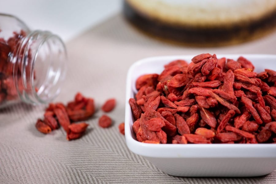 Kỷ tử có  hàm lượng cao flavonoid, có khả năng chống viêm và chống oxy hóa gần gấp 9 lần so với vitamin C. 