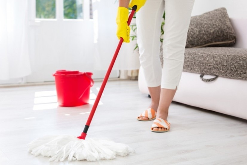 Sử dụng nước từ máy điều hòa để lau sàn hoặc xả bồn cầu không chỉ tiết kiệm mà còn cải thiện hiệu quả làm sạch.
