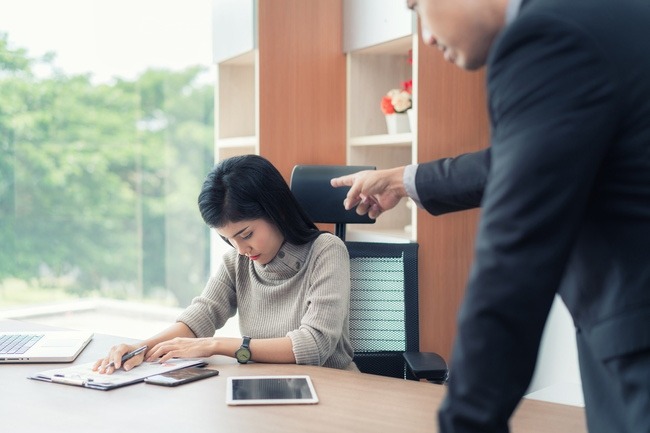Nhiều người có thói quen than vãn và trách móc khi gặp khó khăn hoặc thất bại.