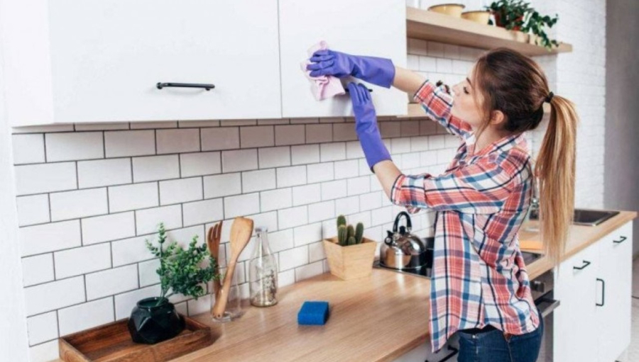 Quét dọn nhà bếp mỗi ngày