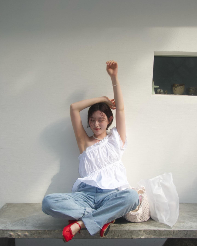 Thêm một vài phụ kiện nữa để nổi bật và sang chảnh.