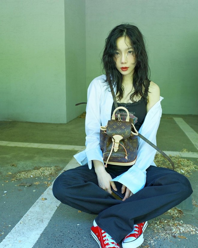 Thời trang của Taeyeon như một bảng màu rực rỡ với đủ phong cách và cá tính với nhiều phong cách khác nhau. 