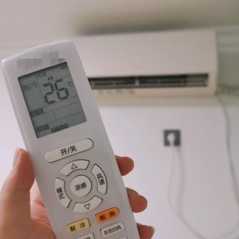 Nếu bạn quan tâm đến việc tiết kiệm điện năng khi sử dụng điều hòa, thì nhiệt độ 28°C sẽ tiết kiệm điện hơn so với 26°C.
