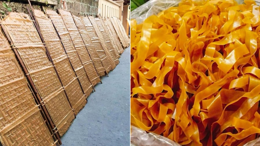 Bột gạo được tráng để tạo thành các miếng lớn rồi đặt lên phên để phơi nắng trước khi cắt thành sợi.