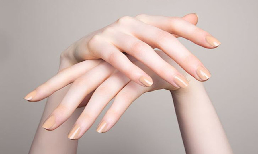 Người có ngón tay út dài hơn 2 đốt của ngón tay đeo nhẫn cũng thường được dự báo có tài lộc sâu dày.