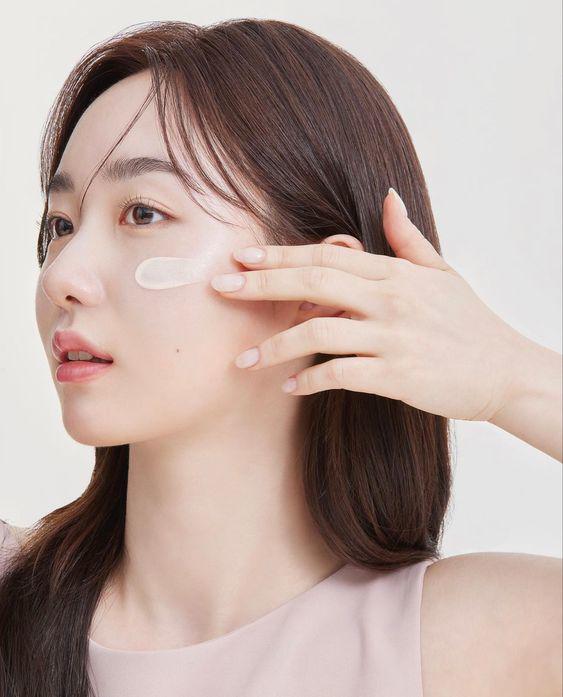 Sử dụng mặt nạ trị mụn và trị mụn là những bước bổ sung mà người ta cần tuân theo để duy trì Mừng SHBET phiên bản mới 2025 sạch mụn.