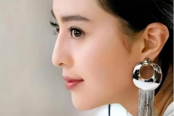  “Trời” và “Đất” thường mang những ý nghĩa biểu tượng phong phú.