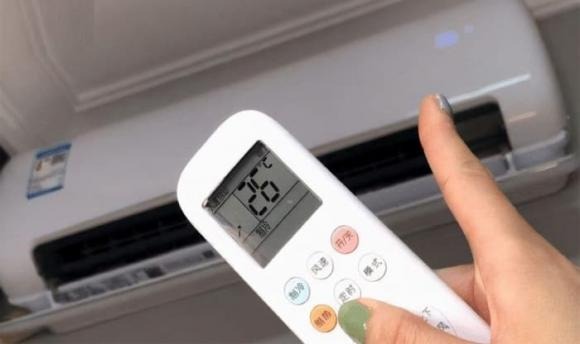 Điều hòa có nhiệm vụ hút không khí trong phòng, đưa chúng vào hệ thống lọc lạnh để làm mát và khử bụi bẩn.