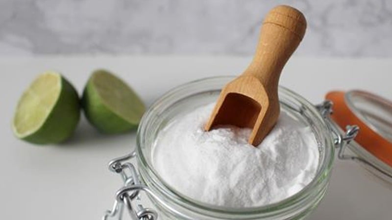 Đặt một ly nước muối trong phòng ngủ mang lại nhiều tác dụng đáng kể.