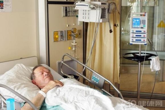 Tình trạng người già nằm liệt giường nhiều năm ở các quốc gia khác nhau có sự khác biệt rõ rệt. 
