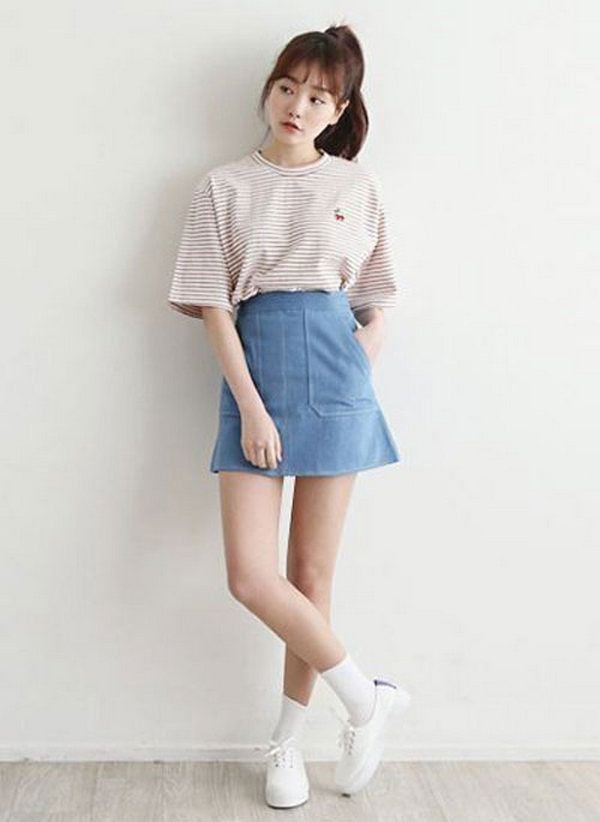 Yêu thích phong cách trẻ trung năng động, bạn có thể phố chân váy chữ A với áo thun, áo sơ mi cơ bản hoặc oversized,... 