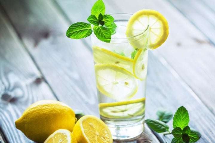 Nước chanh uống buổi tối tốt cho sức khỏe
