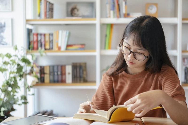 Tiền bạc, nguồn gốc của mọi sự giàu có, không chỉ đơn giản từ trên trời rơi xuống. Nó là kết quả của lao động, trí tuệ, và cả sự đổi mới trong công nghệ.