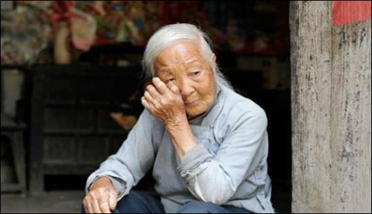Thậm chí khi lớn lên chúng sẽ cho rằng tình yêu và sự tử tế của cha mẹ dành cho mình đó là lẽ đương nhiên. (ảnh minh họa)