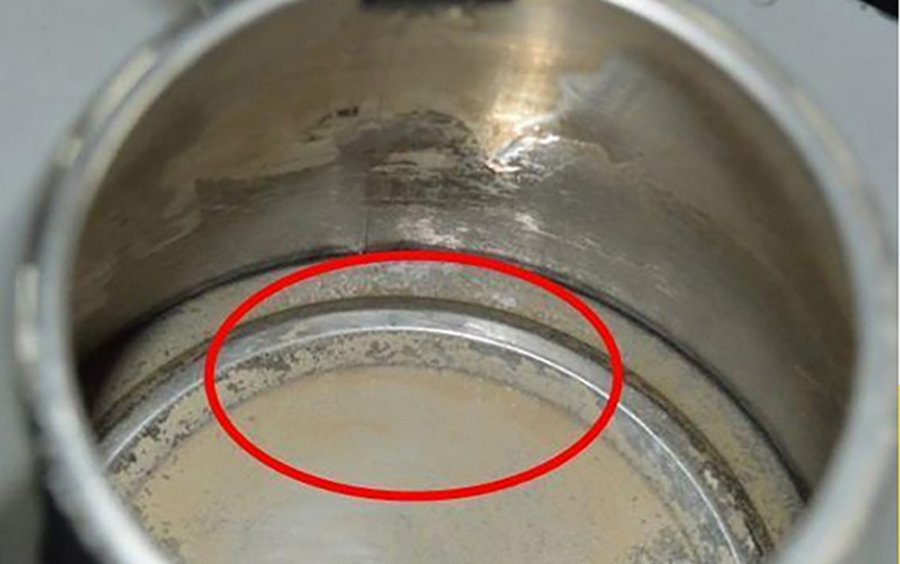 Bình siêu tốc đóng cặn bẩn