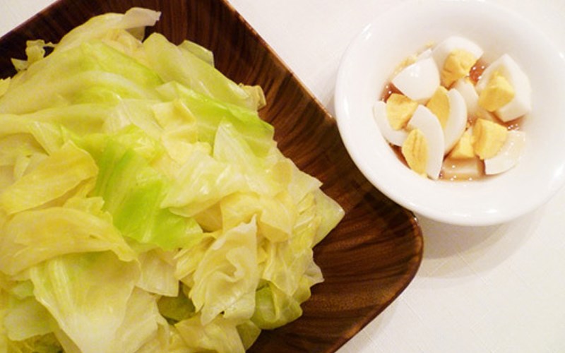 Ngoài các chất khoáng, bắp cải còn chứa canxi, magie và kali - những chất dinh dưỡng quan trọng trong việc bảo vệ sức khỏe xương