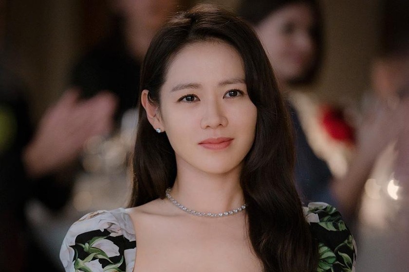 Miệng vừa phải, môi dày    