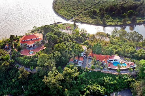 Với khí hậu ôn hòa và mát mẻ, nơi đây trở thành điểm đến lý tưởng cho việc nghỉ dưỡng và thư giãn