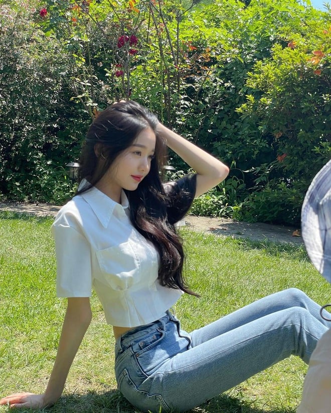 Chị em có thêm item này vào giỏ hàng, mặc đi chơi hay đi học, đi làm đều đẹp.