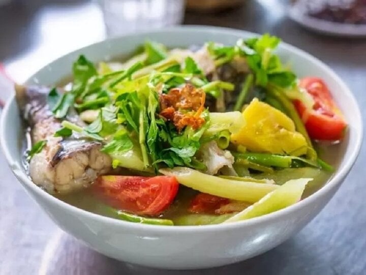 Để nấu canh cá dọc mùng đơn giản và ngon miệng, bạn có thể làm như sau: