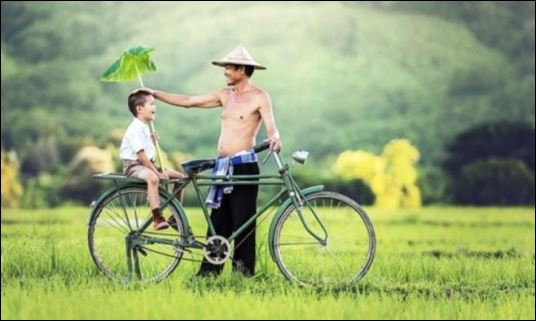 Cha mẹ nuôi con thông thái thì họ sẽ biết cách lạt mềm buộc chặt, khi con trẻ biết nhận thức. (ảnh minh họa)