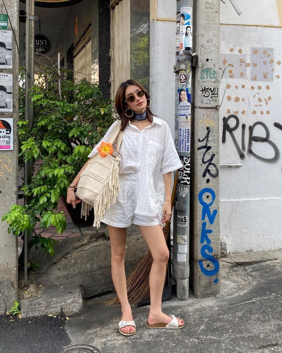 Các cô nàng có thể chọn những chiếc váy linen, quần linen hay áo sơ mi linen