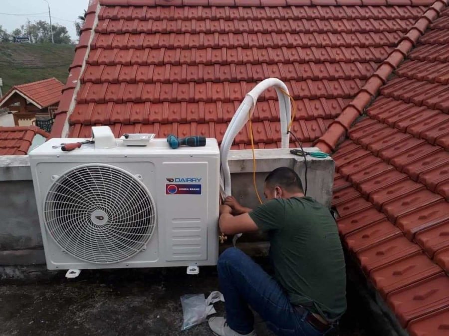 Cục nóng điều hoà sẽ không thể hoạt động tốt và hiệu quả nếu như xung quanh nó có quá nhiều vật cản