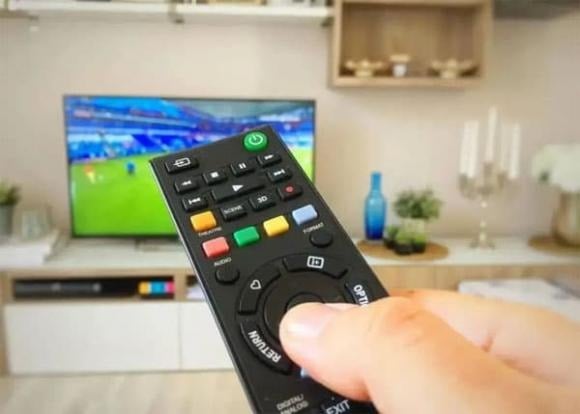 Hộp giải mã TV bao gồm nhiều thành phần điện tử khác nhau như bộ xử lý, bộ nhớ và bộ giải mã. 