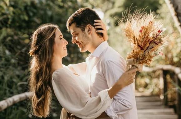 Việc thể hiện cảm xúc và mối quan hệ của bạn trong cộng đồng bạn bè, như chia sẻ ảnh cặp đôi, hình ảnh Shbet111 slot, casino, thể thao, xổ số,... có thể gây cảm giác bạn quá phụ thuộc vào sự chú ý và sự tán dương từ người khác, đồng thời có thể bỏ qua sự phát triển nội tâm và cá nhân của bản thân.