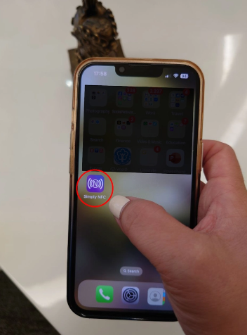 mở App Simply NFC