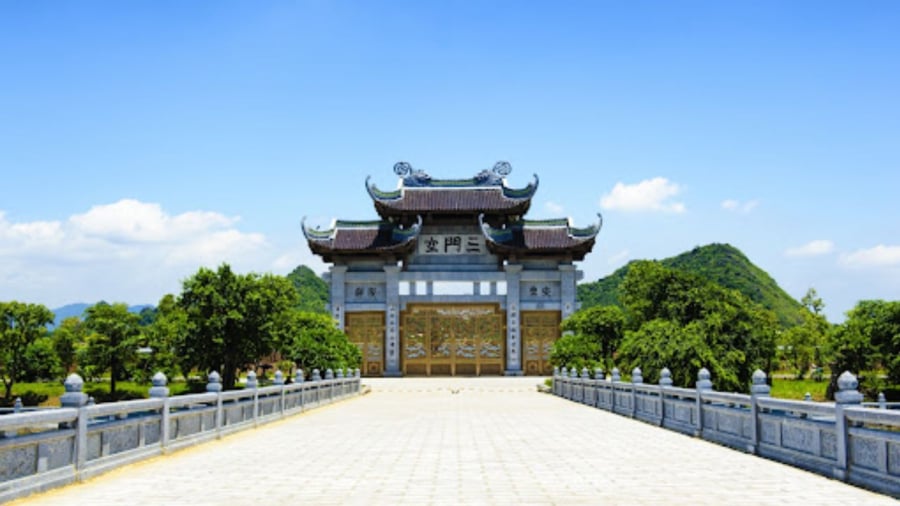 Cổng tam quan. Ảnh minh họa