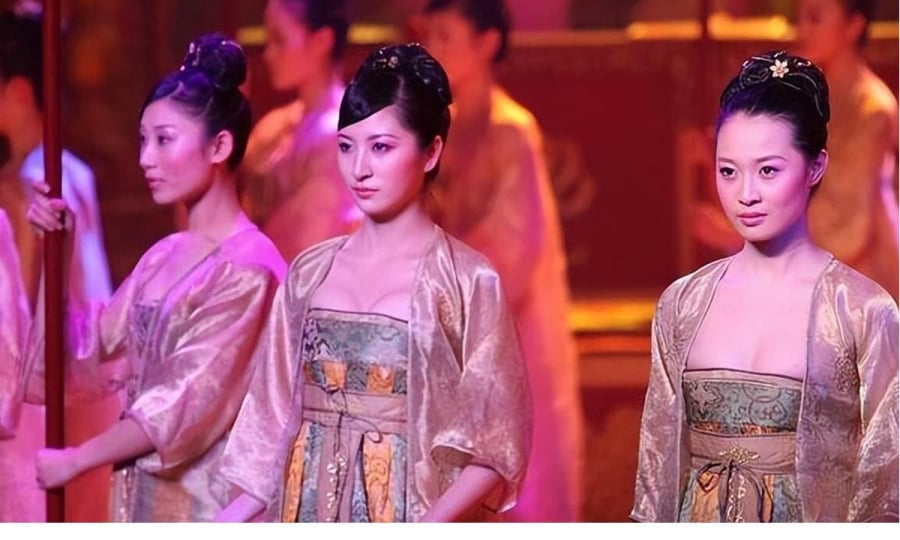 Một số triều đại sẽ trực tiếp sử dụng chất ma túy hoặc chất độc để gây làm tổn hại lớn đến hệ thống sinh sản của các cung nữ,