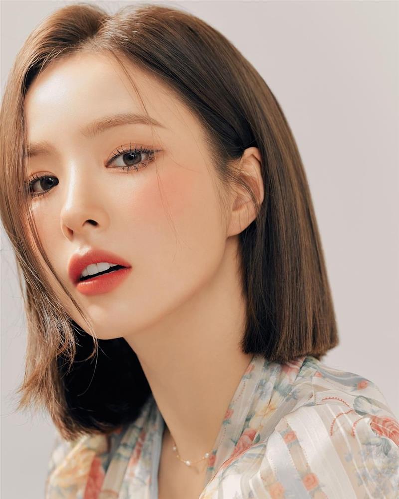 Tóc ngắn đuôi bằng