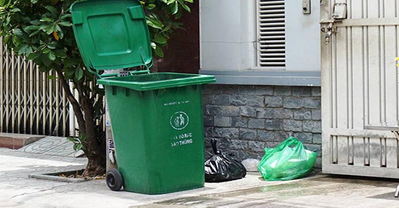 Không để thùng rác trước cửa    